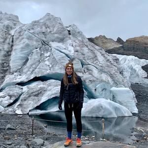 Meet your Posher, Lau